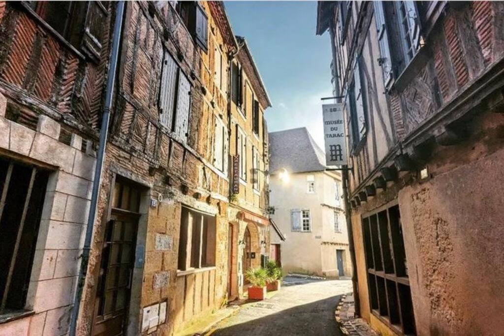 Appartement Au Coeur Du Centre Historique Bergerac Exterior foto